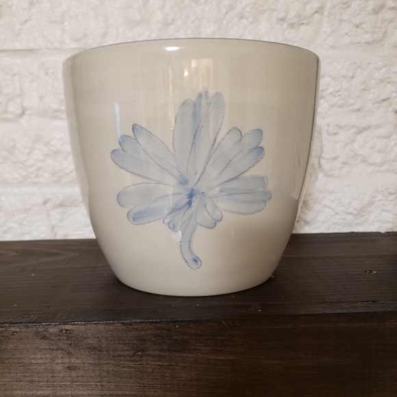 New England Pottery Medium Flower Pot Planter - Picture 2 of 7